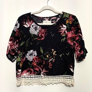Abercrombie & Fitch Women's Size M Crop‎ Top Lace Hem Bold Flower Print Y2K